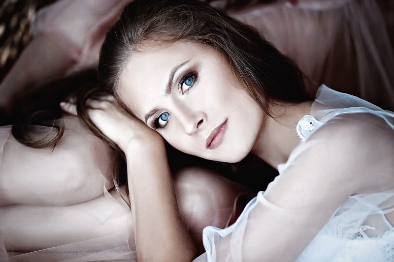 Natural Eye Makeup Ideas for Blue Eyes Woman Resting Her Head on Her Hands